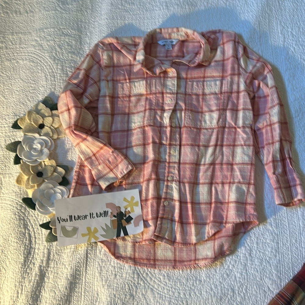 Pink 100% cotton Old Navy button down. Size M